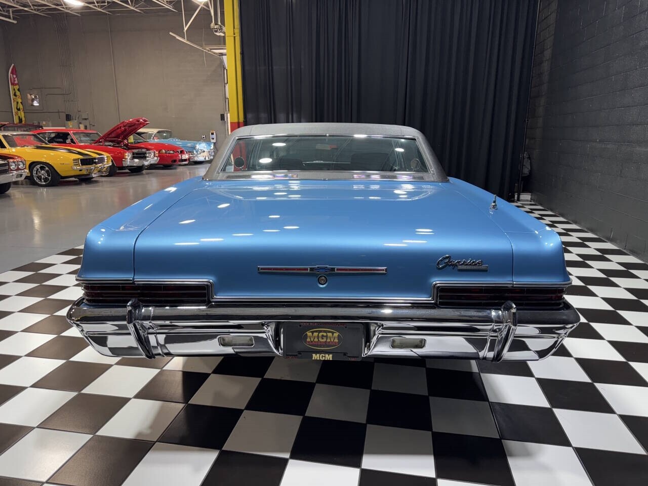 Chevrolet-Caprice-1966-Coupe-11