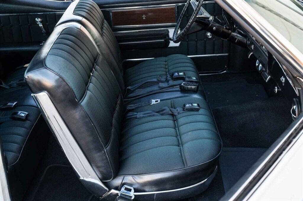 Chevrolet-Caprice-1968-2-Door-19