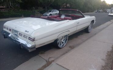 Chevrolet-Caprice-1975-white-2