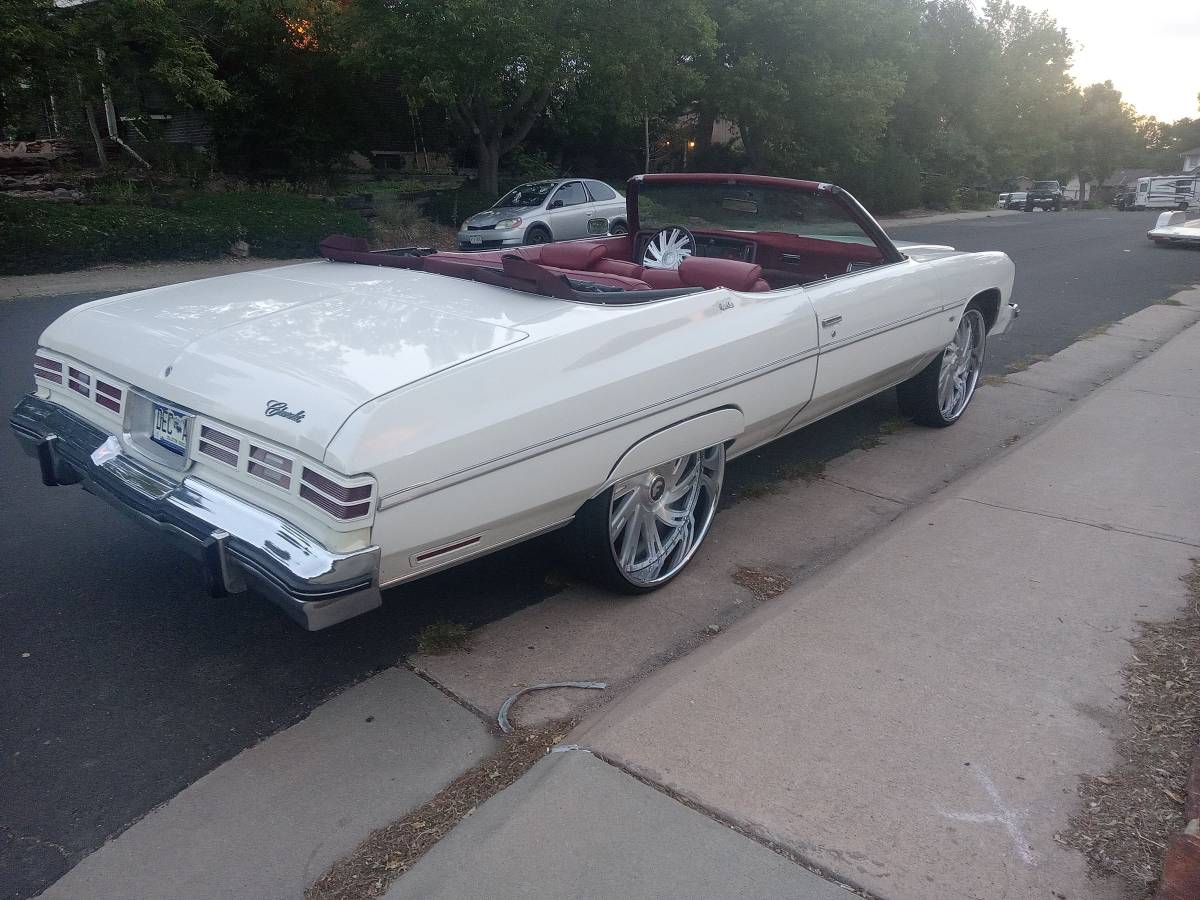 Chevrolet-Caprice-1975-white-2