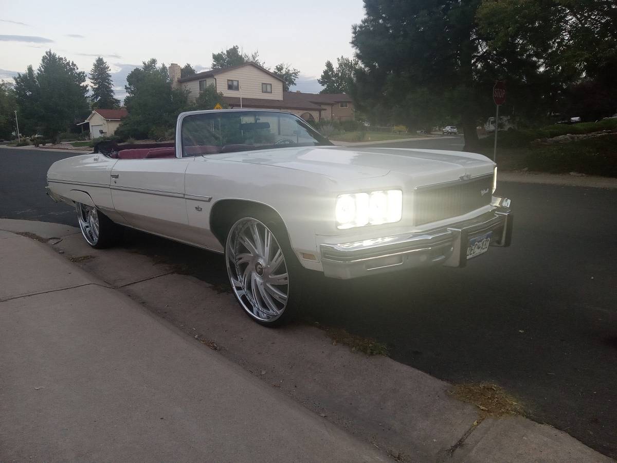 Chevrolet-Caprice-1975-white-3