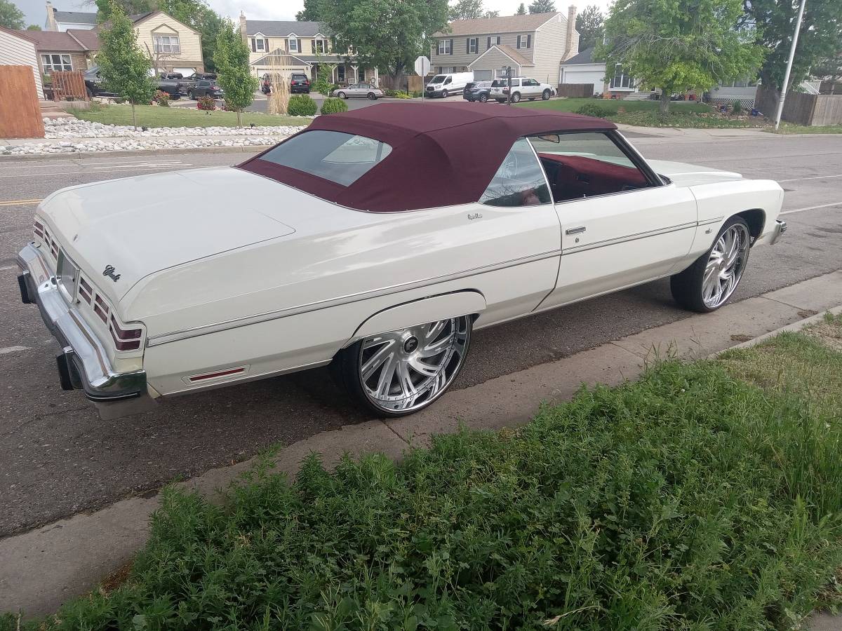 Chevrolet-Caprice-1975-white-5