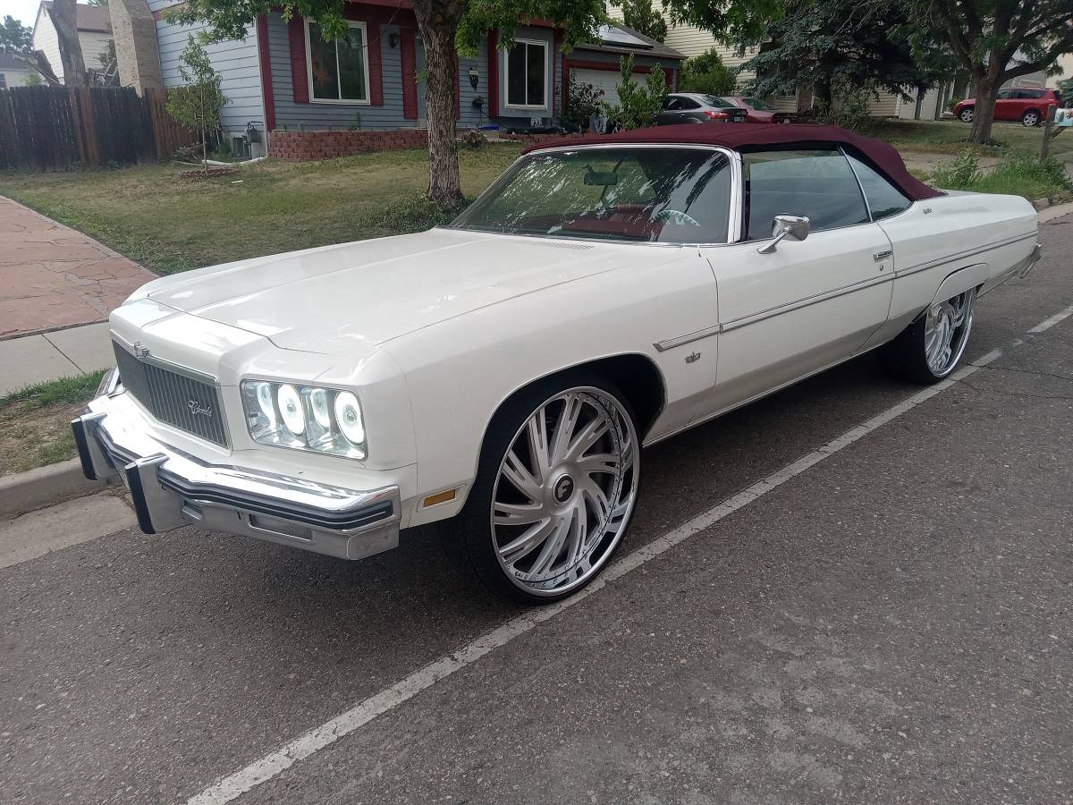 Chevrolet-Caprice-1975-white-7
