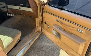 Chevrolet-Caprice-1984-custom-16