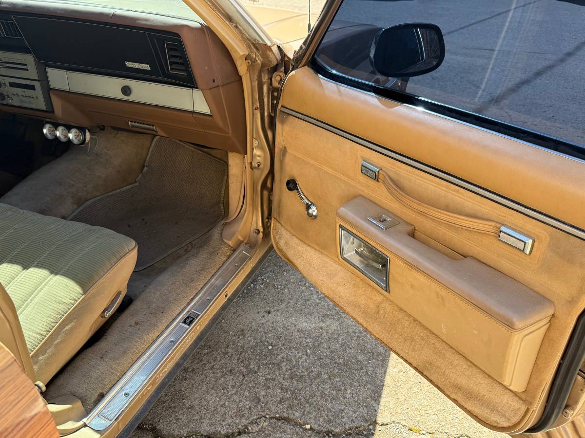 Chevrolet-Caprice-1984-custom-16