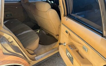 Chevrolet-Caprice-1984-custom-17