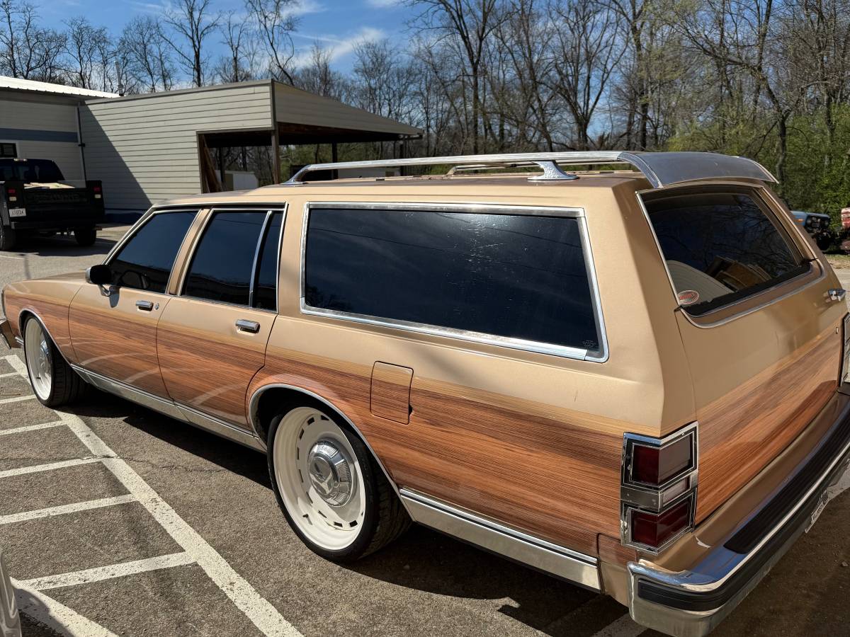 Chevrolet-Caprice-1984-custom-2