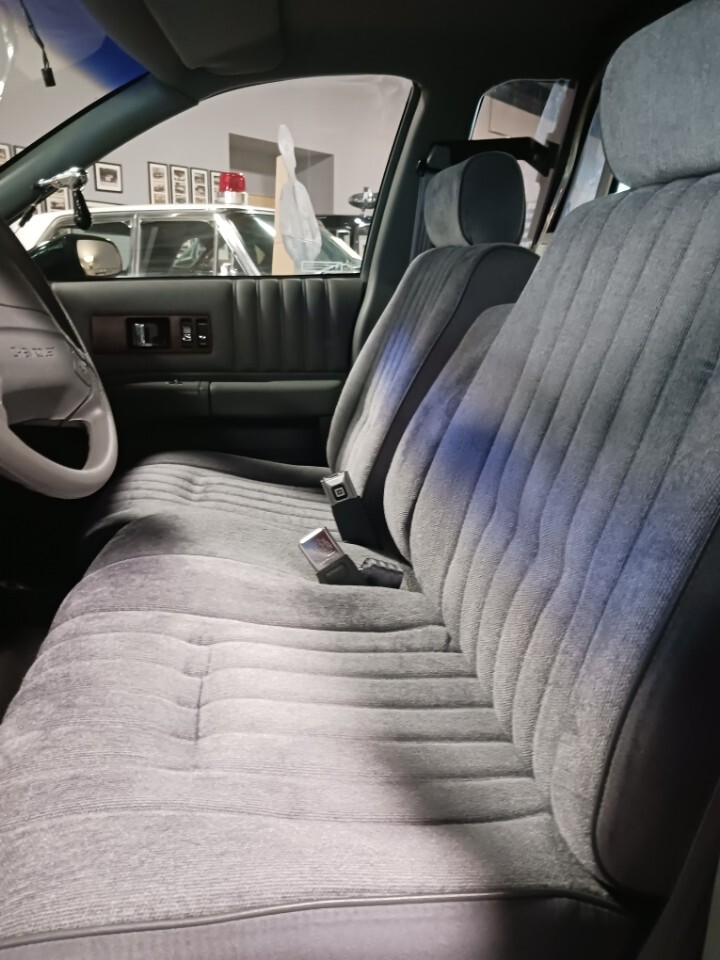 Chevrolet-Caprice-1991-Sedan-3