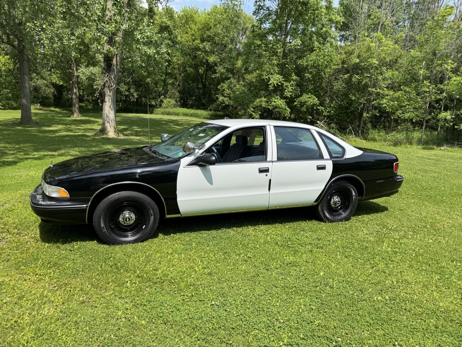 Chevrolet-Caprice-1995-Sedan-3