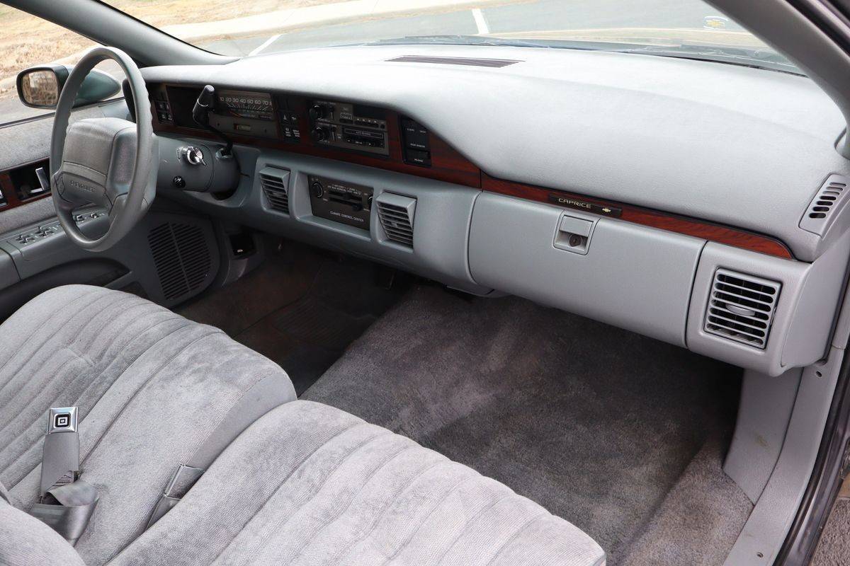Chevrolet-Caprice-base-1991-15