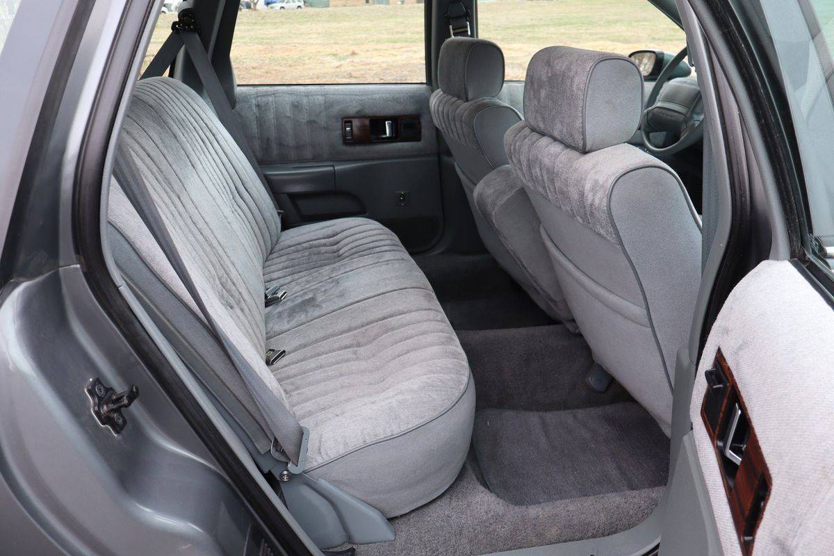 Chevrolet-Caprice-base-1991-19