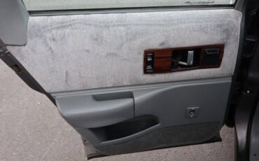 Chevrolet-Caprice-base-1991-23