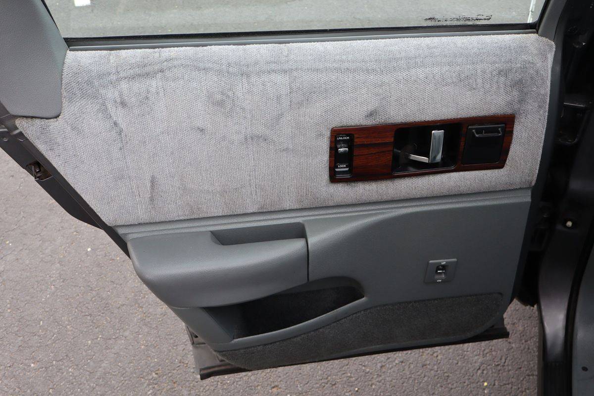 Chevrolet-Caprice-base-1991-23