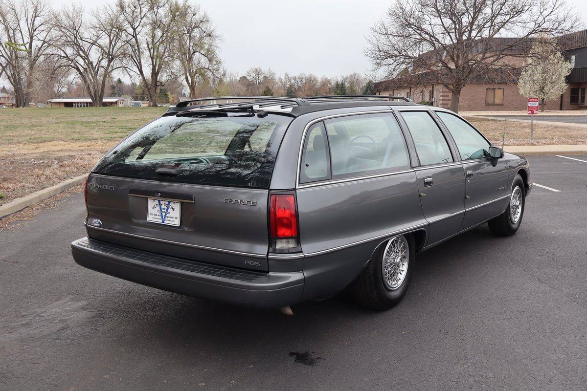 Chevrolet-Caprice-base-1991-4