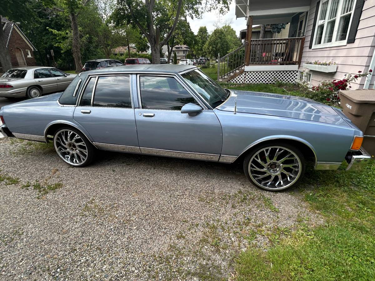 Chevrolet-Caprice-classic-1986-blue-2