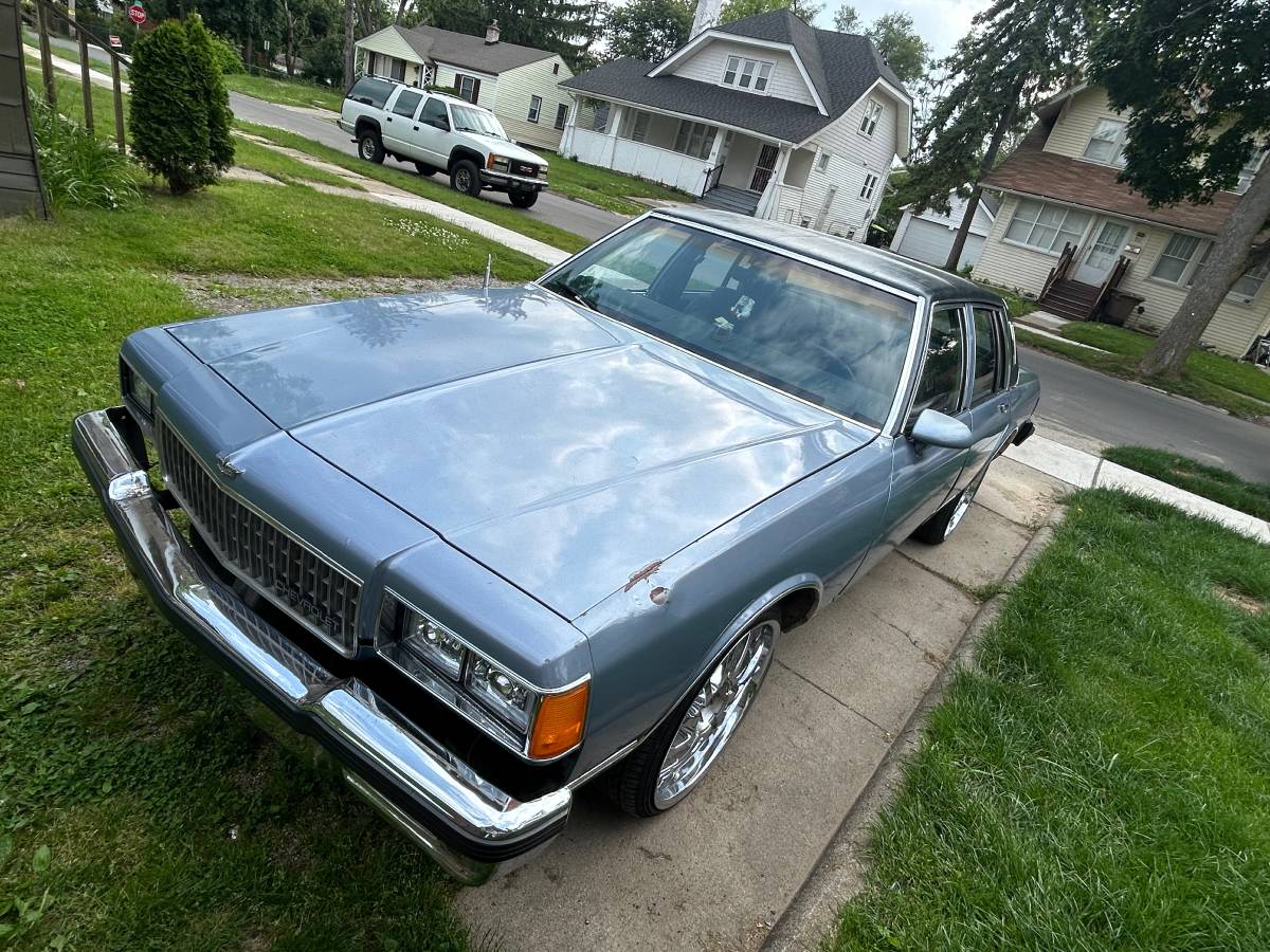 Chevrolet-Caprice-classic-1986-blue-3