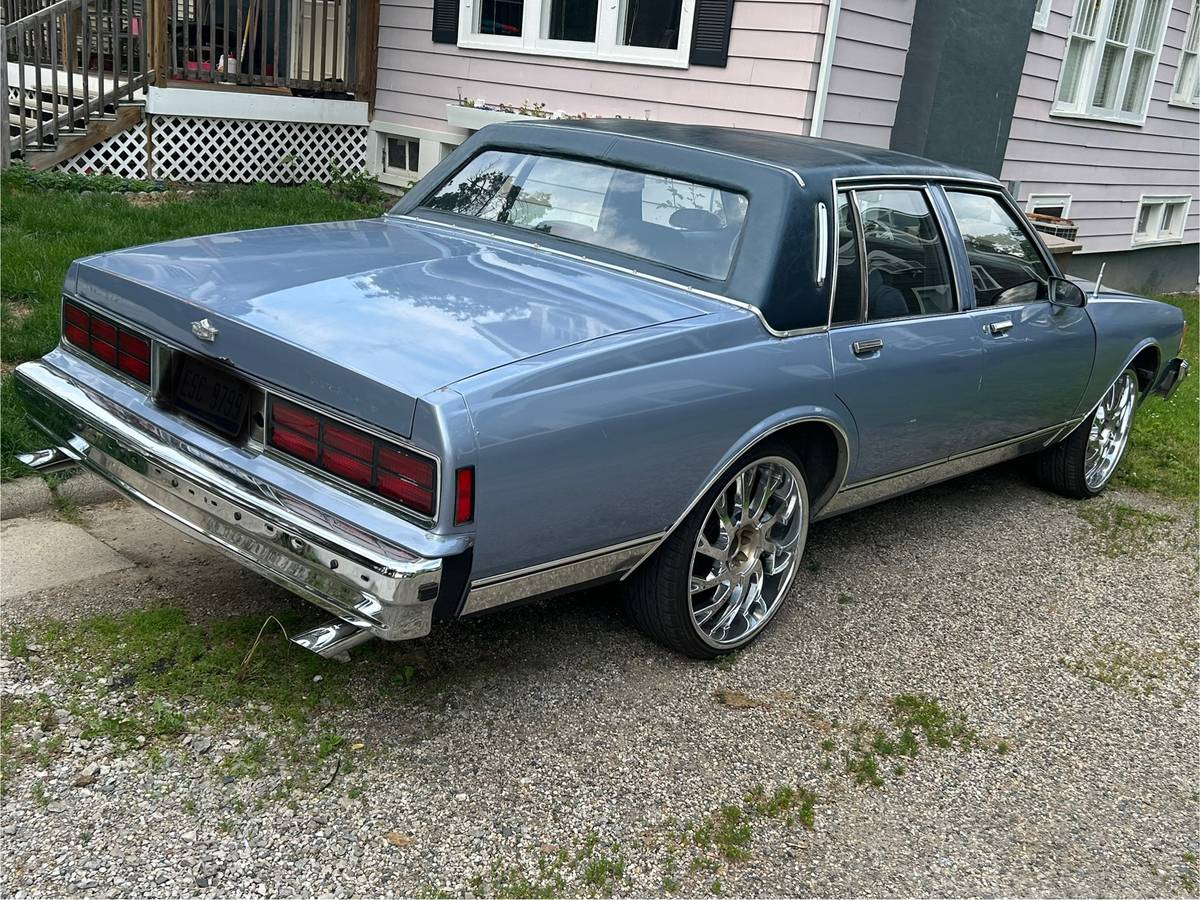 Chevrolet Caprice classic  1986 blue