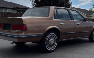 Chevrolet-Celebrity-1987-Sedan-2