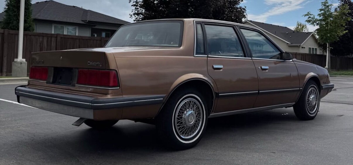 Chevrolet-Celebrity-1987-Sedan-2