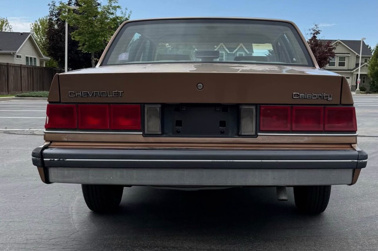 Chevrolet-Celebrity-1987-Sedan-4