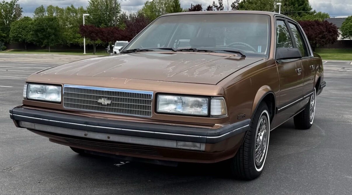 Chevrolet-Celebrity-1987-Sedan-5