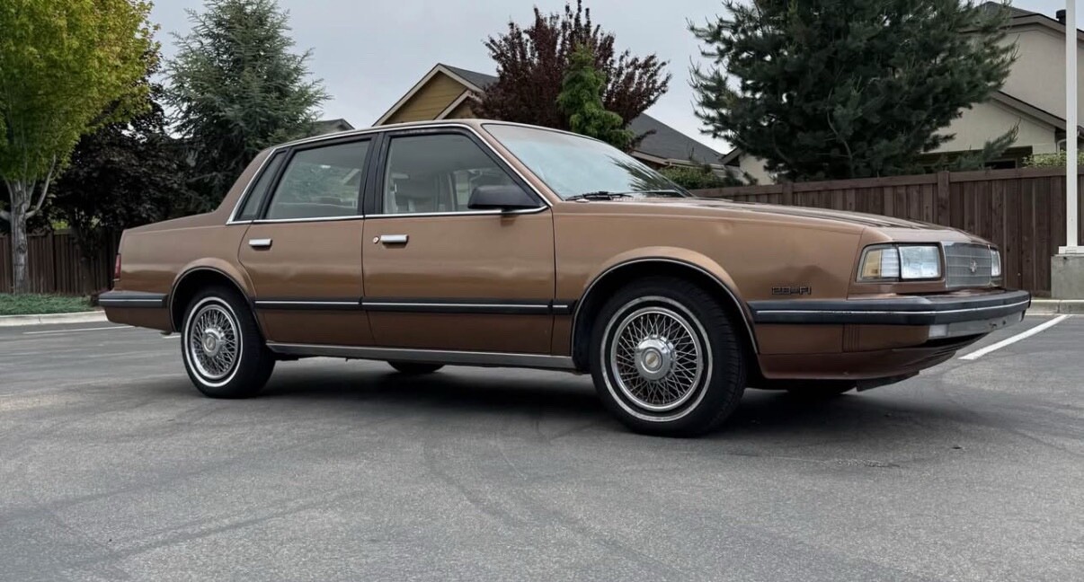 Chevrolet-Celebrity-1987-Sedan