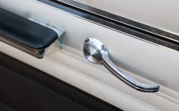 Chevrolet-Chevelle-1966-2-Door-22