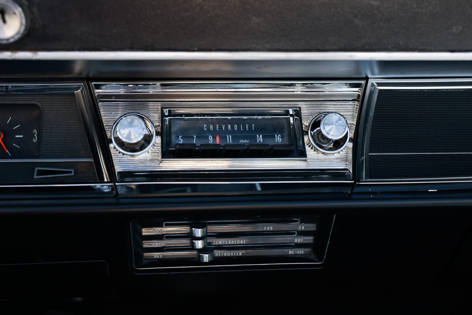 Chevrolet-Chevelle-1966-2-Door-32