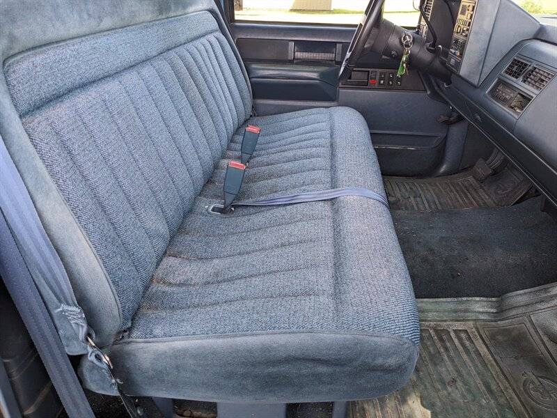 Chevrolet-Ck-2500-series-c2500-silverado-1988-blue-15