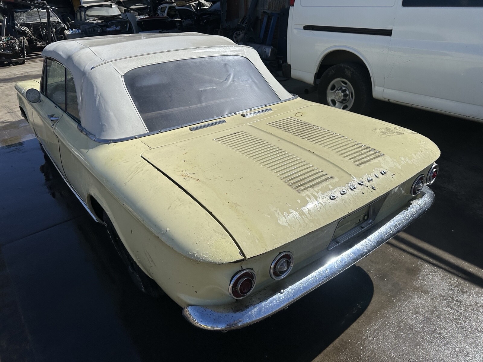 Chevrolet-Corvair-1964-23