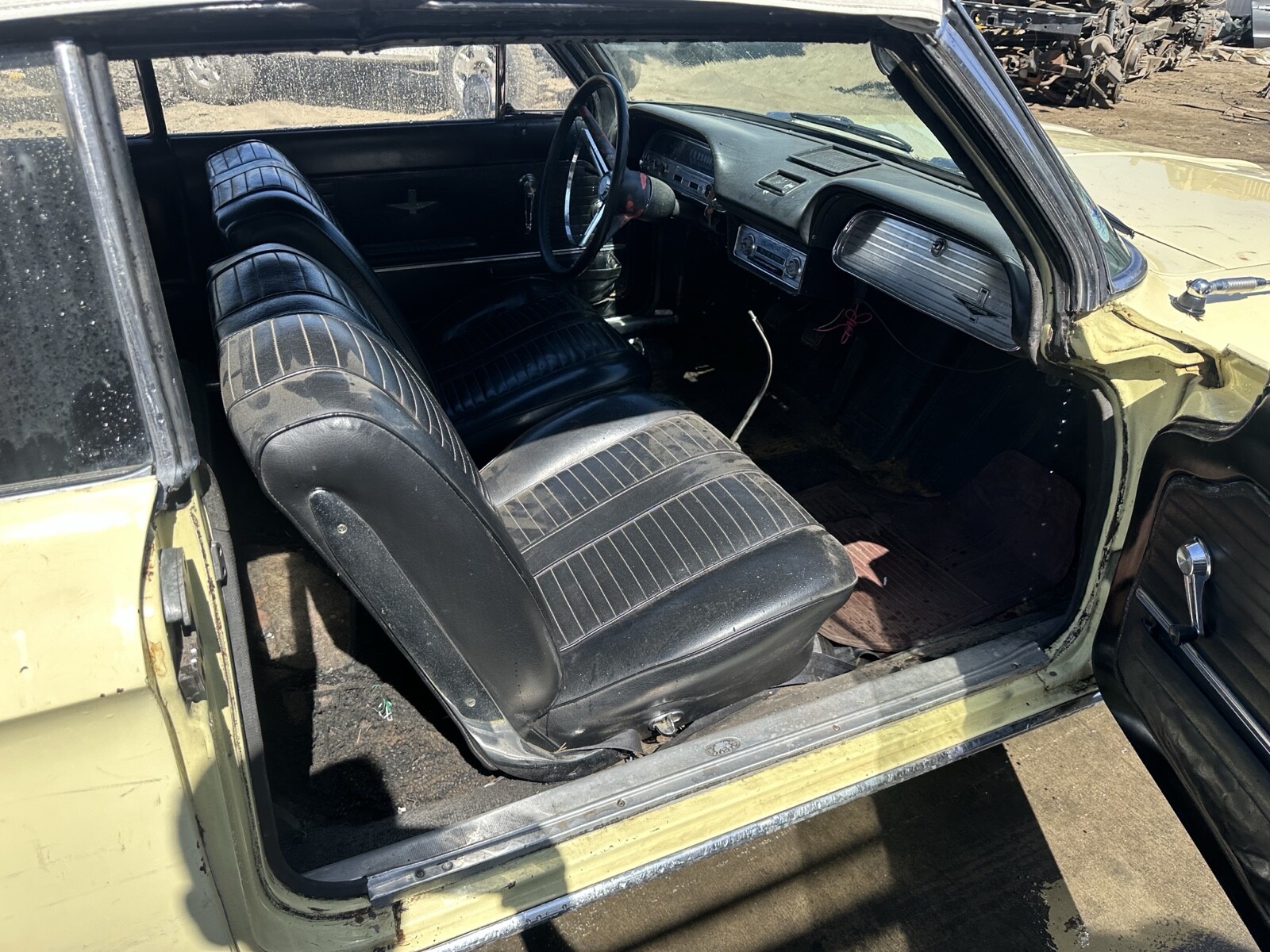 Chevrolet-Corvair-1964-24