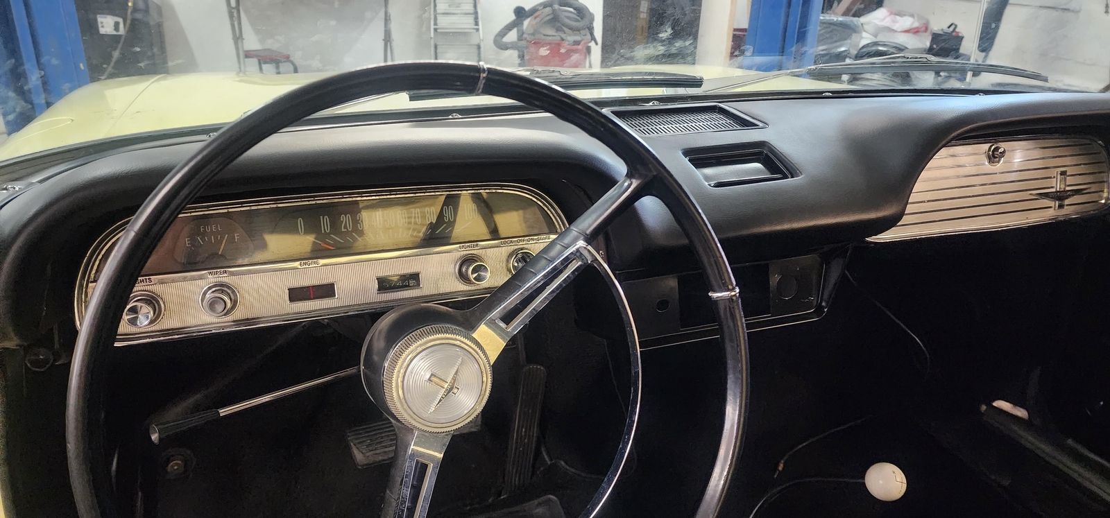 Chevrolet-Corvair-1964-coupe-13