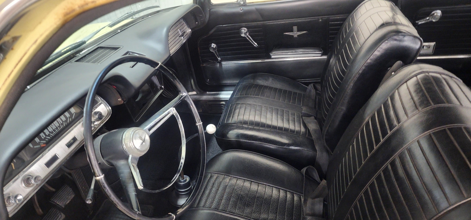 Chevrolet-Corvair-1964-coupe-27