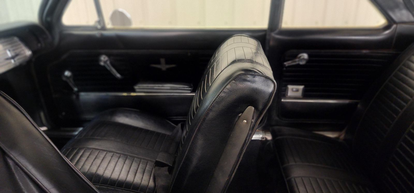 Chevrolet-Corvair-1964-coupe-30