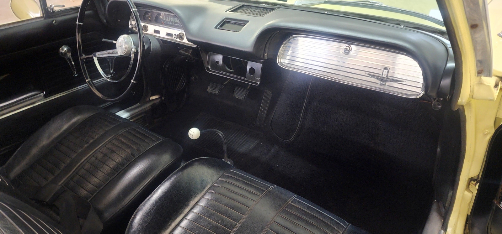 Chevrolet-Corvair-1964-coupe-34