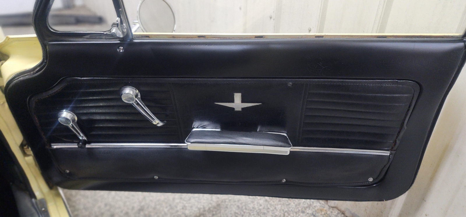 Chevrolet-Corvair-1964-coupe-35