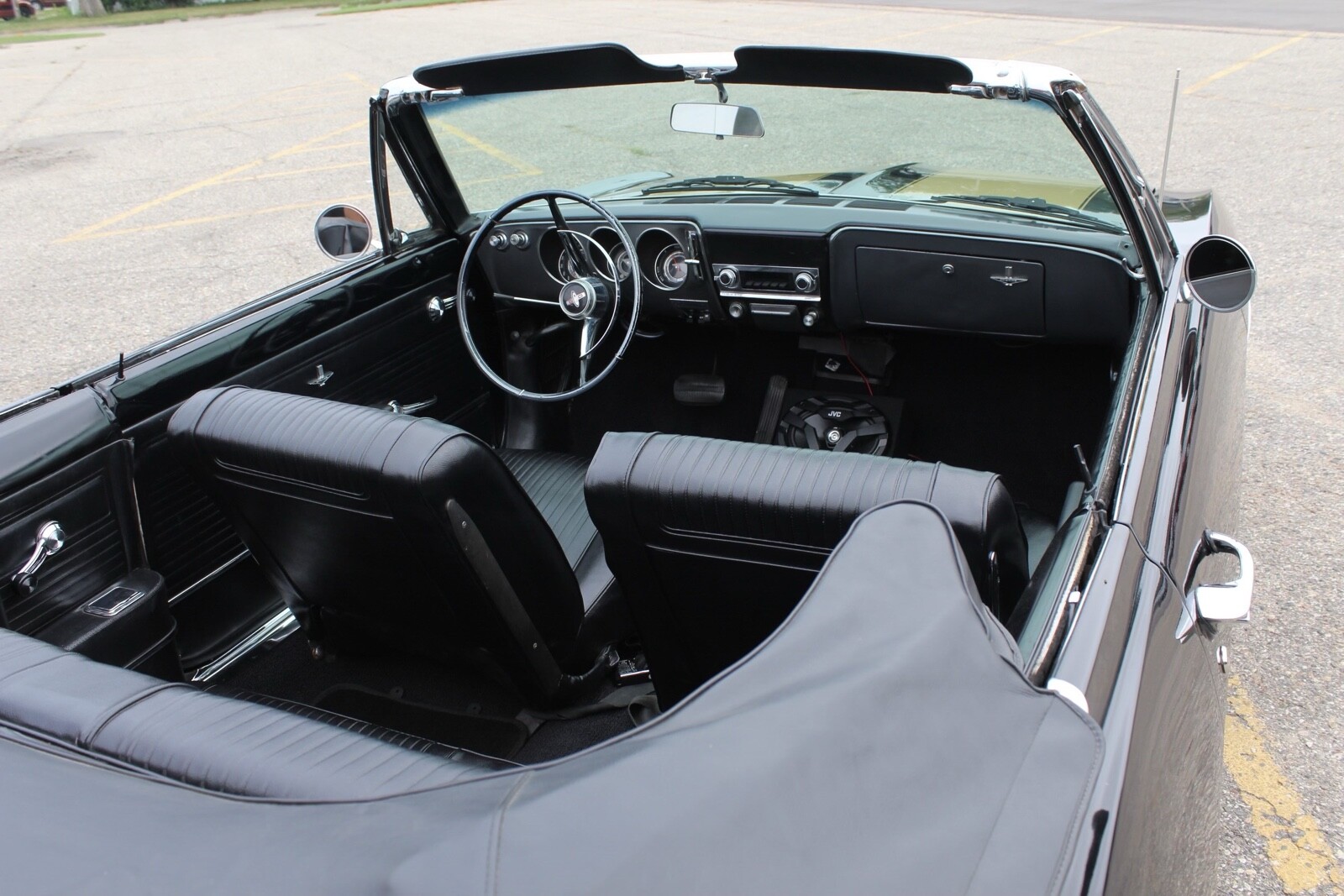 Chevrolet-Corvair-1965-17