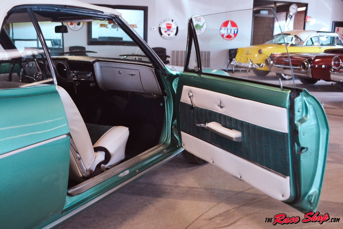 Chevrolet-Corvair-1965-Convertible-12