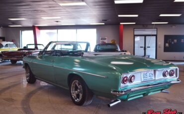 Chevrolet-Corvair-1965-Convertible-16