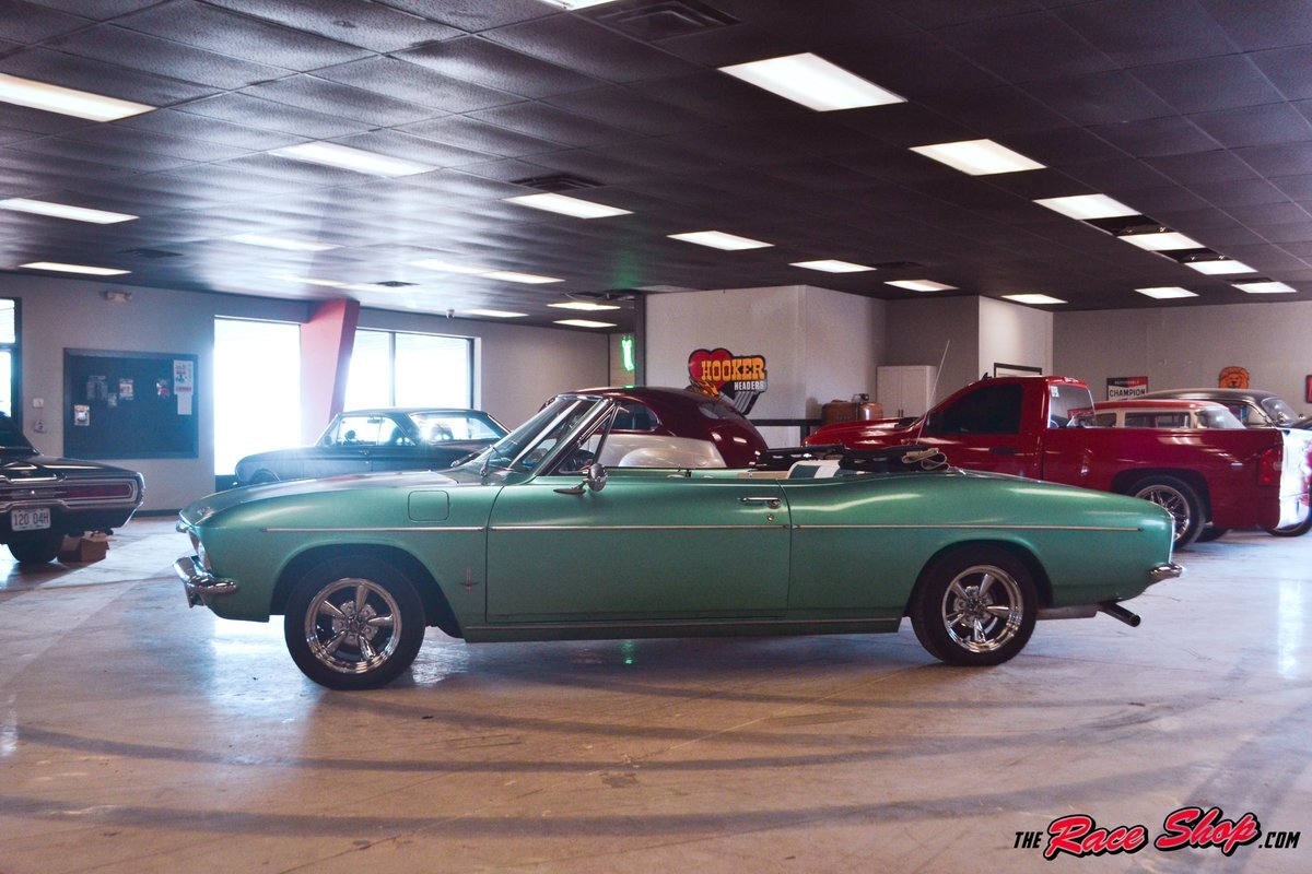 Chevrolet-Corvair-1965-Convertible-17