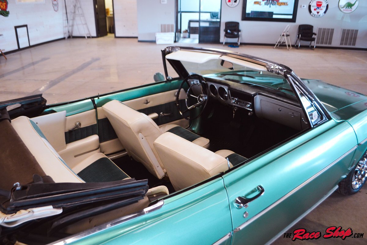 Chevrolet-Corvair-1965-Convertible-20