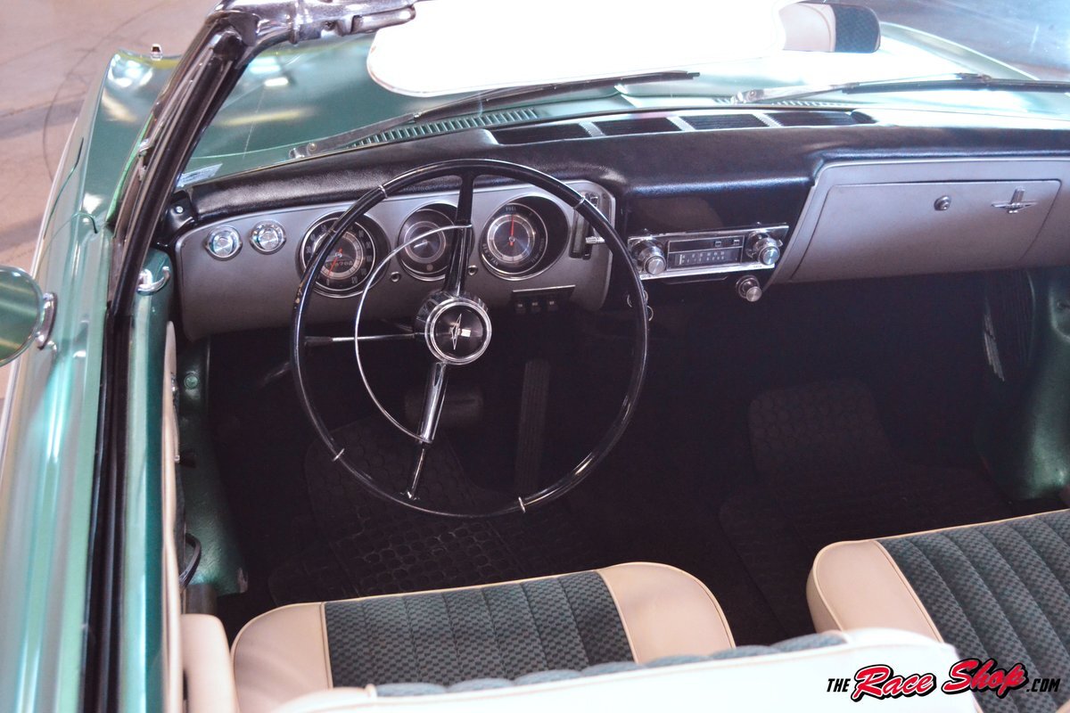 Chevrolet-Corvair-1965-Convertible-21