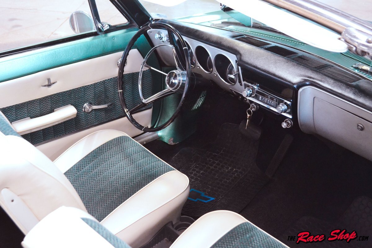 Chevrolet-Corvair-1965-Convertible-23