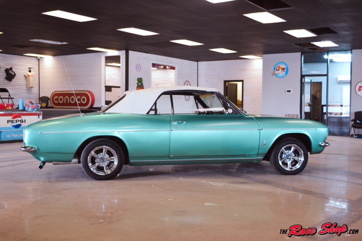 Chevrolet-Corvair-1965-Convertible-3
