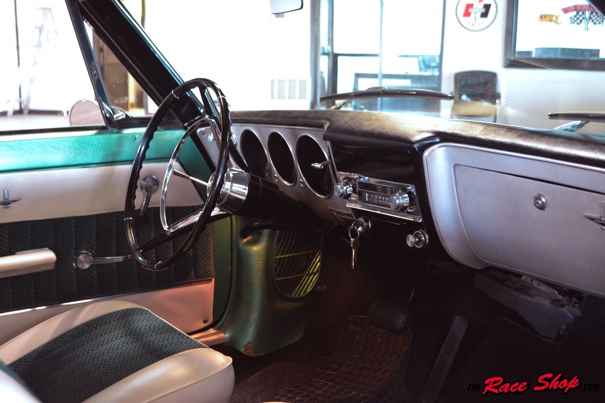 Chevrolet-Corvair-1965-Convertible-9