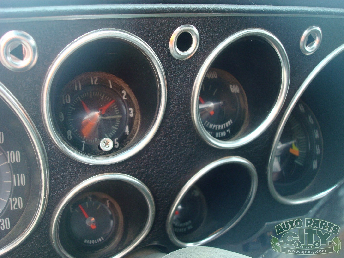 Chevrolet-Corvair-1965-Coupe-14