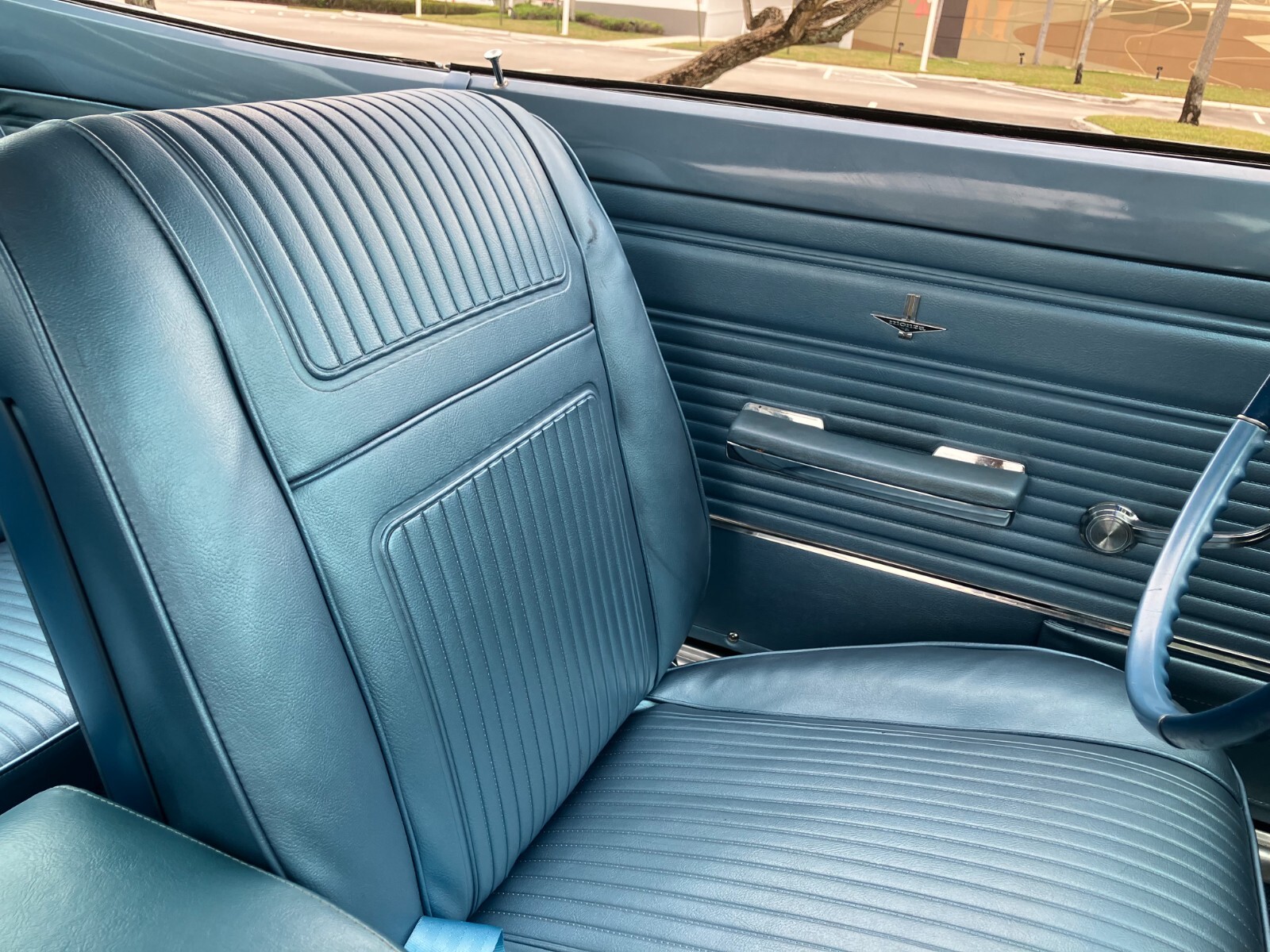 Chevrolet-Corvair-1965-Coupe-19