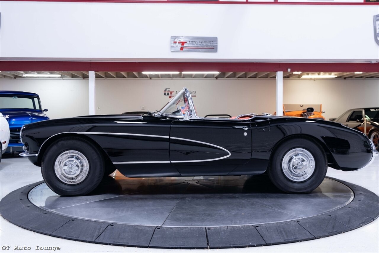 Chevrolet-Corvette-1956-Convertible-1