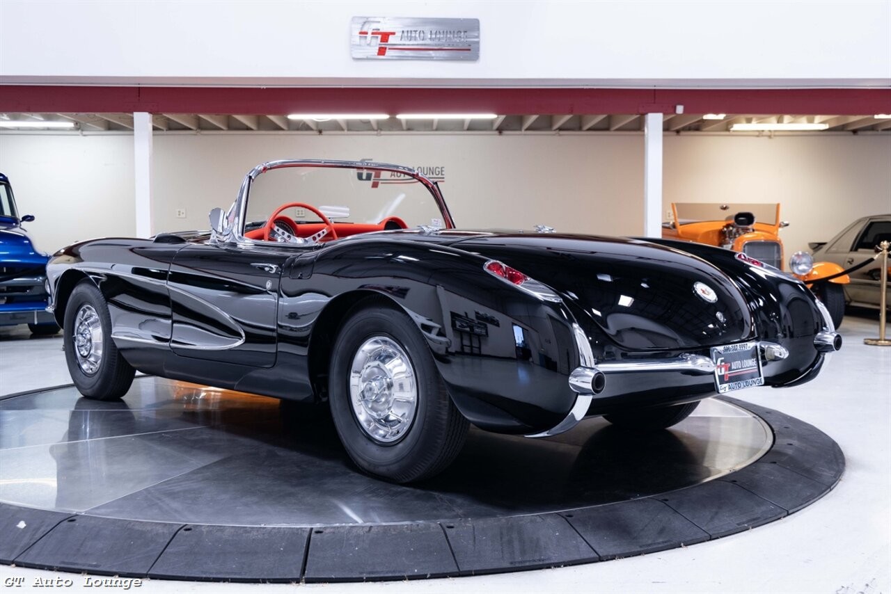 Chevrolet-Corvette-1956-Convertible-2