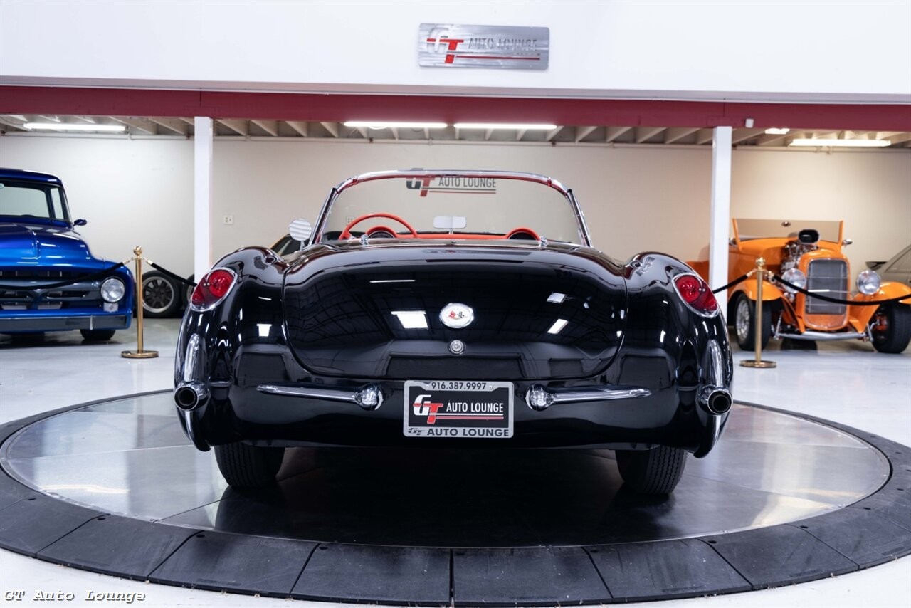 Chevrolet-Corvette-1956-Convertible-3